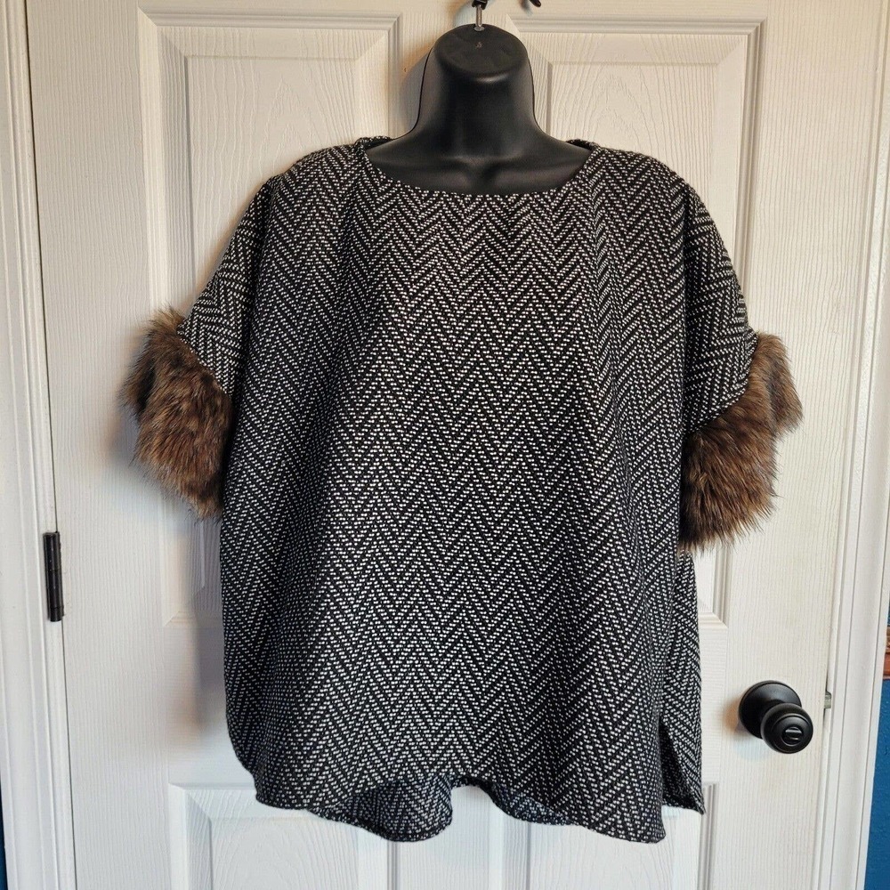 Tashon Women's Woven Chevron Faux Fur Poncho Coverup One Size Black White Hi Lo